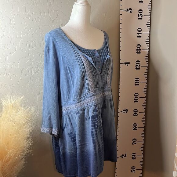 La Blues dip dyed gauze blouse. Mid-length sleeves w/ attached undergarment. - Picture 9 of 13